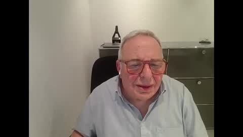 Snapshot of martin_1947 chatting on December 17, 11:27 pm martin_1947 online show from December 17, 11:27 pm