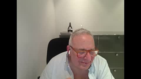 Snapshot of martin_1947 chatting on October 13, 7:38 pm martin_1947 online show from October 13, 7:38 pm