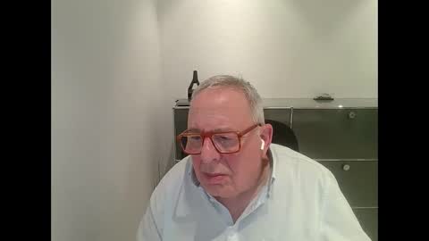 Snapshot of martin_1947 chatting on February 21, 10:48 pm martin_1947 online show from February 21, 10:48 pm