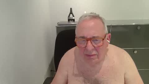 Snapshot of martin_1947 chatting on October 20, 8:58 pm martin_1947 online show from October 20, 8:58 pm