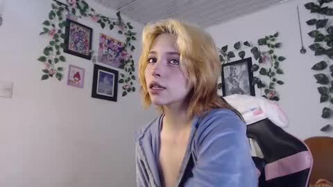 Snapshot of mary_janness chatting on January 17, 1:47 am 100 online show from January 17, 1:47 am