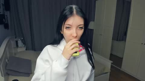 Mary online show from January 9, 9:37 am