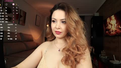 Snapshot of mary_rosse chatting on December 5, 1:09 am RebeCca online show from December 5, 1:09 am