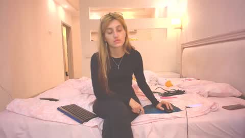 Snapshot of marya442004 chatting on October 2, 6:28 pm marya442004 online show from October 2, 6:28 pm