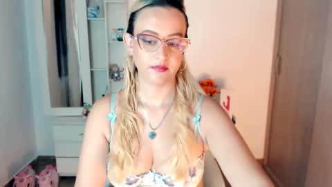 maryline online show from October 21, 9:07 pm