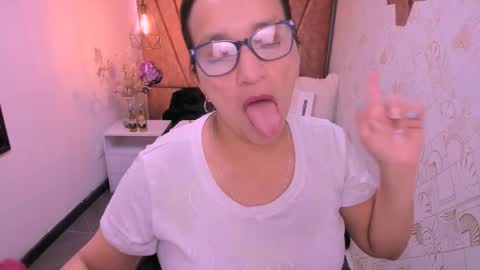 Snapshot of marylinmilf chatting on October 1, 8:19 pm Marylin online show from October 1, 8:19 pm