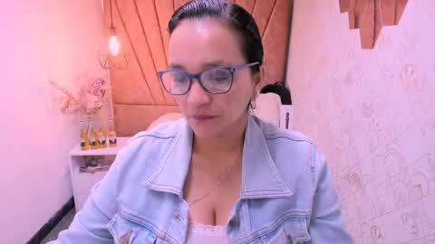 Snapshot of marylinmilf chatting on September 17, 8:01 pm Marylin online show from September 17, 8:01 pm