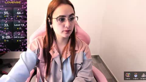 Snapshot of maryluna95 chatting on January 30, 6:35 am Dulce Maria online show from January 30, 6:35 am