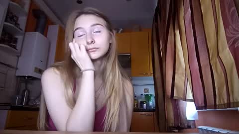 Snapshot of marylynreifsnider chatting on October 12, 5:22 am Hi My name is Elina Im 18 years old. online show from October 12, 5:22 am