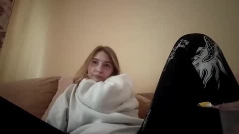 Snapshot of marylynreifsnider chatting on September 23, 10:31 am Hi My name is Elina Im 18 years old. online show from September 23, 10:31 am