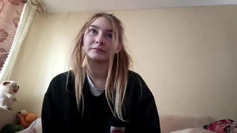 Snapshot of marylynreifsnider chatting on October 1, 6:12 am Hi My name is Elina Im 18 years old. online show from October 1, 6:12 am