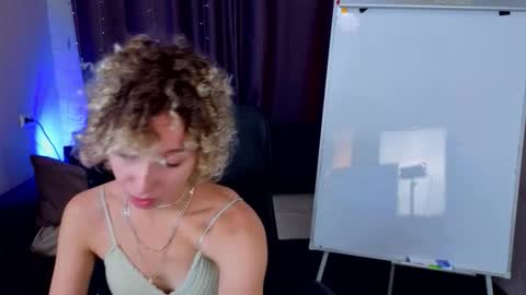 Snapshot of marywahlberg chatting on October 21, 5:45 am Mary online show from October 21, 5:45 am