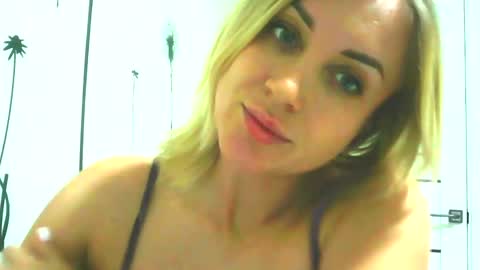 Snapshot of maryyemm chatting on January 15, 7:34 pm maryyemm online show from January 15, 7:34 pm