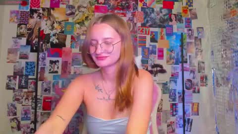Snapshot of maryyy_may chatting on October 13, 5:48 pm maryyy_may online show from October 13, 5:48 pm