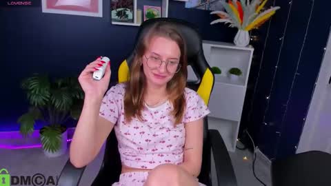 Snapshot of maryyy_may chatting on October 2, 7:12 pm maryyy_may online show from October 2, 7:12 pm