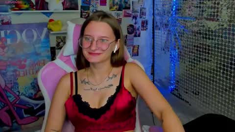 Snapshot of maryyy_may chatting on October 1, 7:02 pm maryyy_may online show from October 1, 7:02 pm