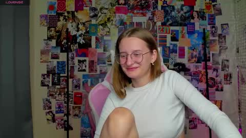 Snapshot of maryyy_may chatting on September 19, 5:16 pm maryyy_may online show from September 19, 5:16 pm