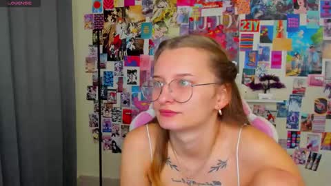 Snapshot of maryyy_may chatting on October 8, 10:05 pm maryyy_may online show from October 8, 10:05 pm