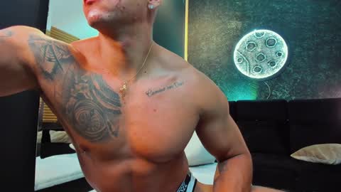 massimowalton2 online show from January 10, 2:35 am