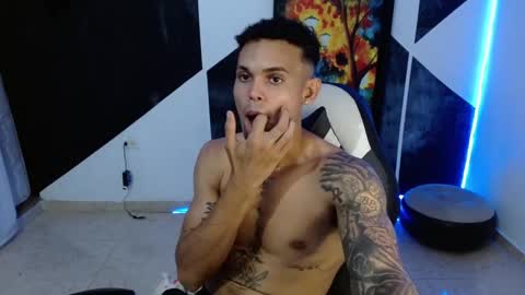 master_black777 online show from March 17, 9:09 pm