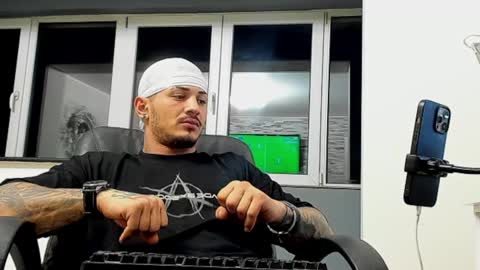 masterchris12 online show from December 9, 12:12 am