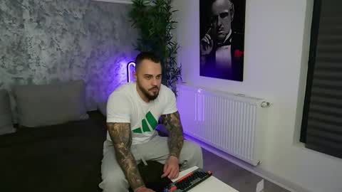 masterkingmuscle online show from December 18, 8:59 pm