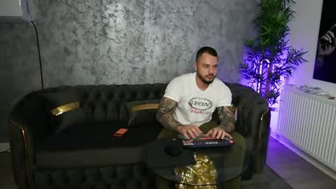 masterkingmuscle online show from April 1, 9:01 pm