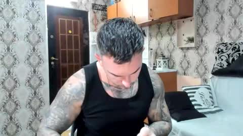 Snapshot of mastermusclejon chatting on September 29, 8:19 pm Jon online show from September 29, 8:19 pm