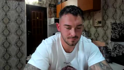 Snapshot of mastermusclejon chatting on October 5, 7:32 pm Jon online show from October 5, 7:32 pm