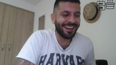 Snapshot of masterofinfatuation chatting on December 21, 10:40 pm   online show from December 21, 10:40 pm