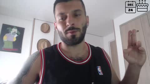 Snapshot of masterofinfatuation chatting on December 23, 9:40 pm   online show from December 23, 9:40 pm