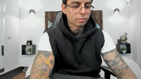 mateo_dilucajs1 online show from October 17, 10:25 pm