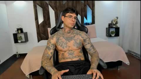 mateo_dilucajs1 online show from October 8, 10:48 pm