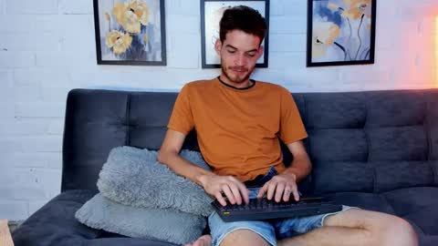 MATEO HUNTER online show from October 25, 4:02 am