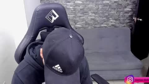 Mathew Independent model online show from January 5, 8:01 pm