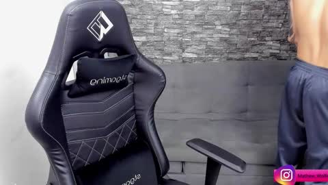 Mathew Independent model online show from October 26, 8:52 pm