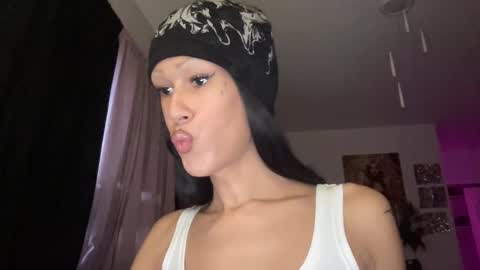 MOLLY MILLS online show from November 17, 6:43 pm