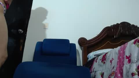 matturewet online show from November 27, 4:09 am