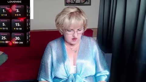 Snapshot of mature_blonde7 chatting on October 5, 5:20 pm Lana online show from October 5, 5:20 pm