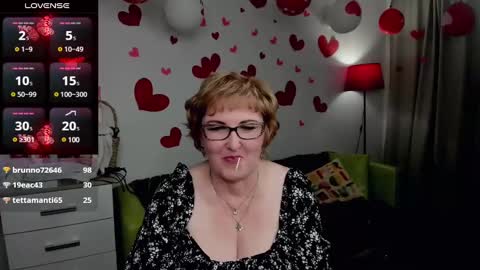 Snapshot of mature_blonde7 chatting on February 15, 9:59 pm Lana online show from February 15, 9:59 pm