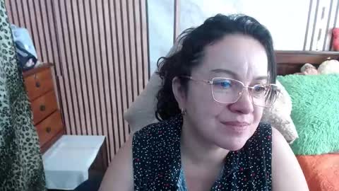 Snapshot of mature_wolf chatting on September 19, 9:29 pm Sonia online show from September 19, 9:29 pm