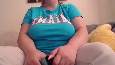 Snapshot of matureboobsbig chatting on February 18, 4:14 pm matureboobsbig online show from February 18, 4:14 pm