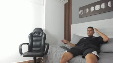 mauro_boy online show from June 25, 7:52 pm
