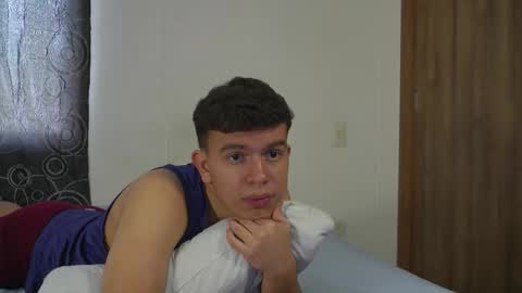 Max online show from January 5, 6:44 pm