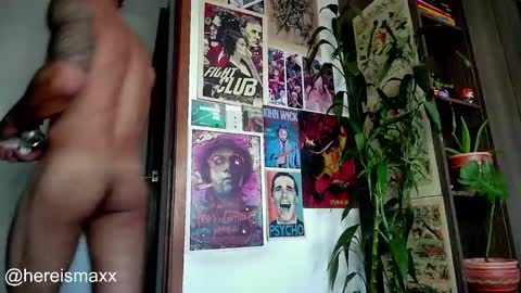 Snapshot of max_greenn chatting on December 18, 8:36 pm Max Follow me IGX hereismaxx online show from December 18, 8:36 pm
