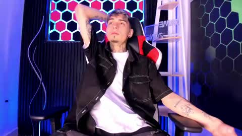 Max online show from April 15, 3:32 am