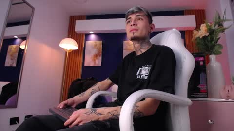 Max online show from April 1, 12:44 am