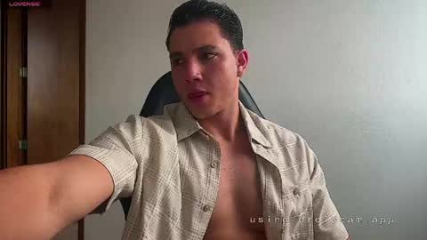 max_valiant1 online show from May 29, 2:15 pm