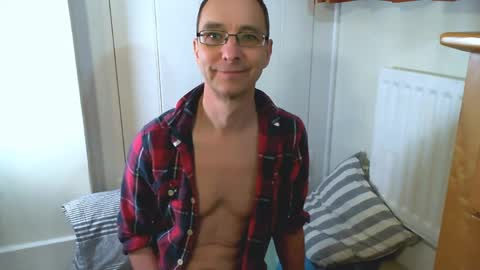 Max Davies online show from May 6, 12:00 pm