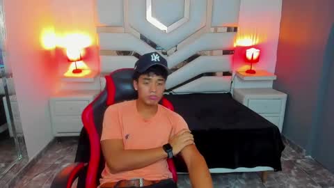 Max online show from November 3, 7:59 pm